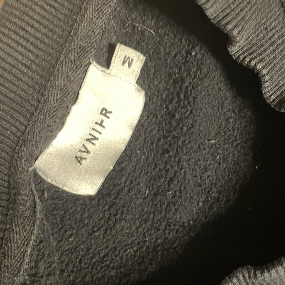 Black Avnier Crewneck Sweater/Sweatshirt. Size Medium. Good Used Condition. M - Picture 2 of 7